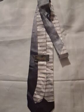 Versatile by Hart Schaffner Marx Gray Striped Men's Tie
